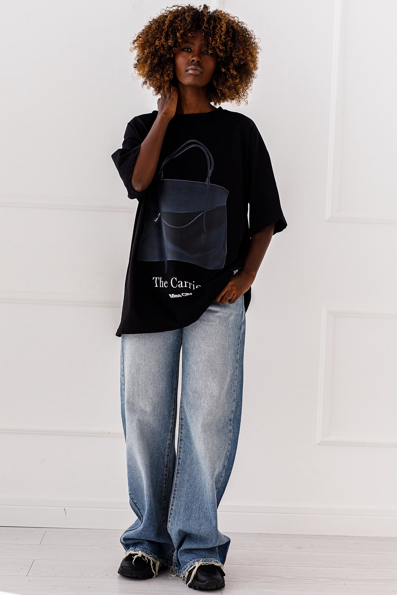 T-shirt OVESIZE THE CARRIE BLACK FINAL - obrazek 4